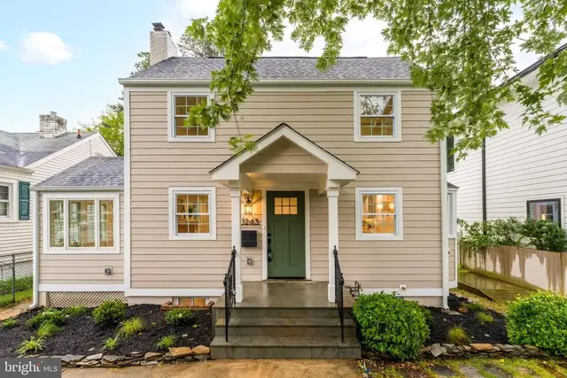 1243 N Taylor St, Arlington
