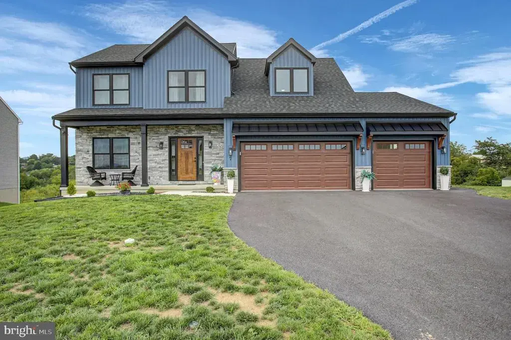 7 Brubacker Dr, CARLISLE