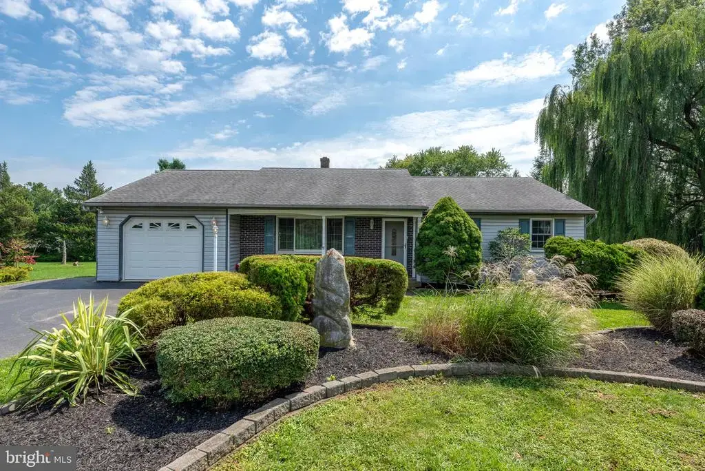 316 Hilltop Dr, LEOLA