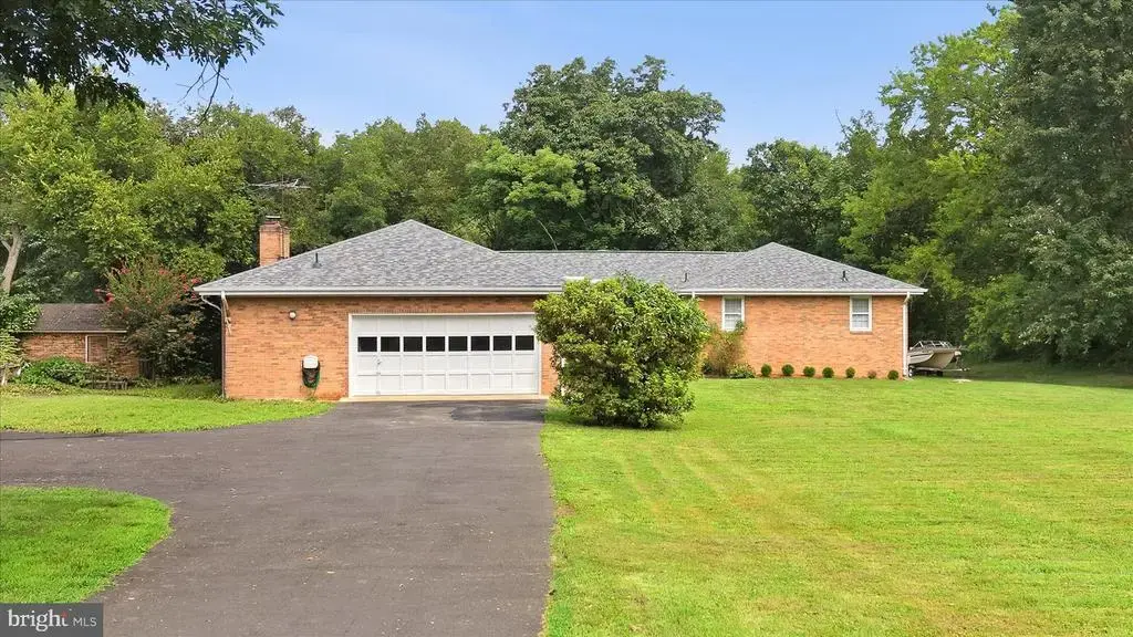 19141 Youngs Cliff Rd, STERLING
