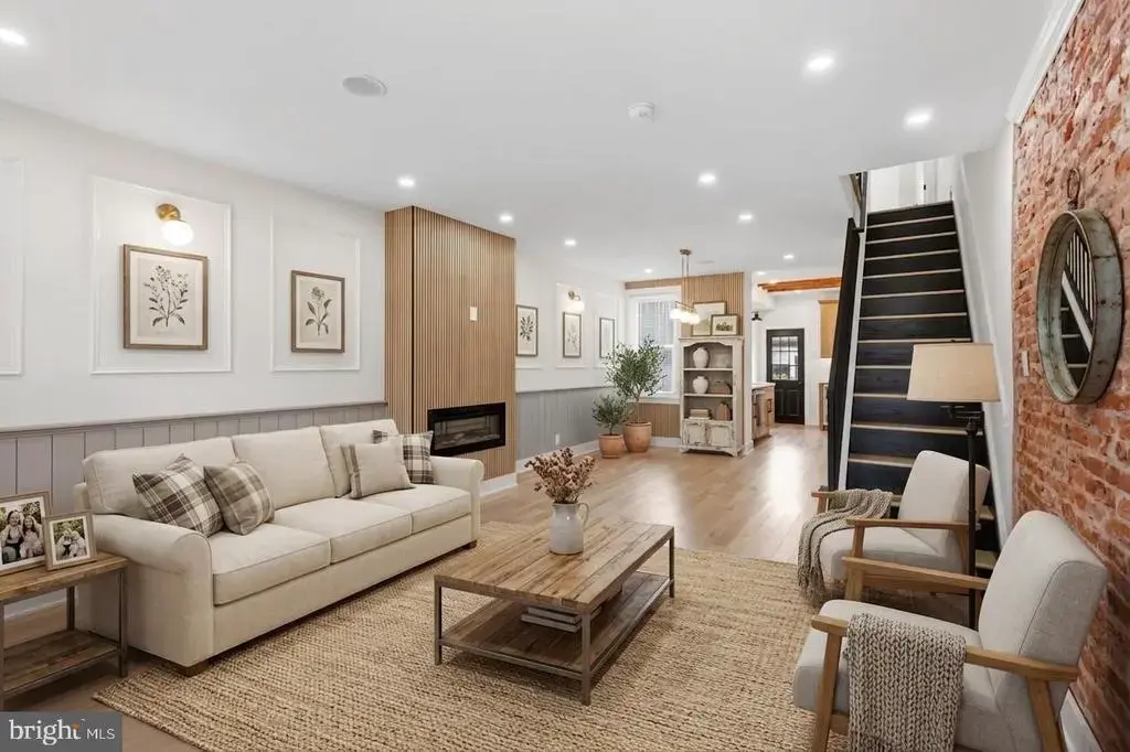 2542 E Monmouth St, PHILADELPHIA