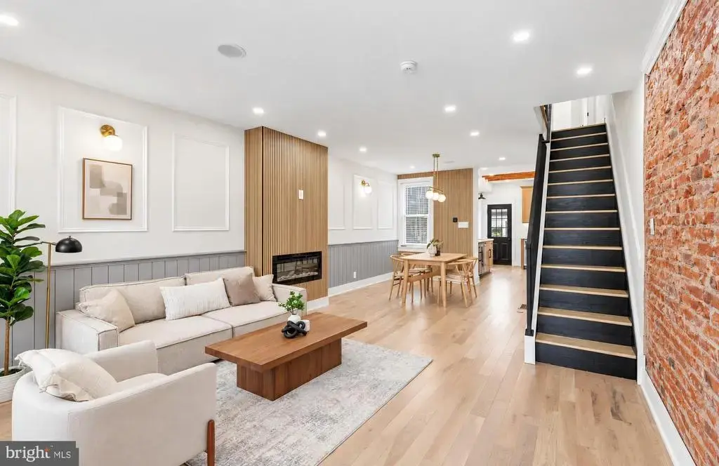 2542 E Monmouth St, PHILADELPHIA