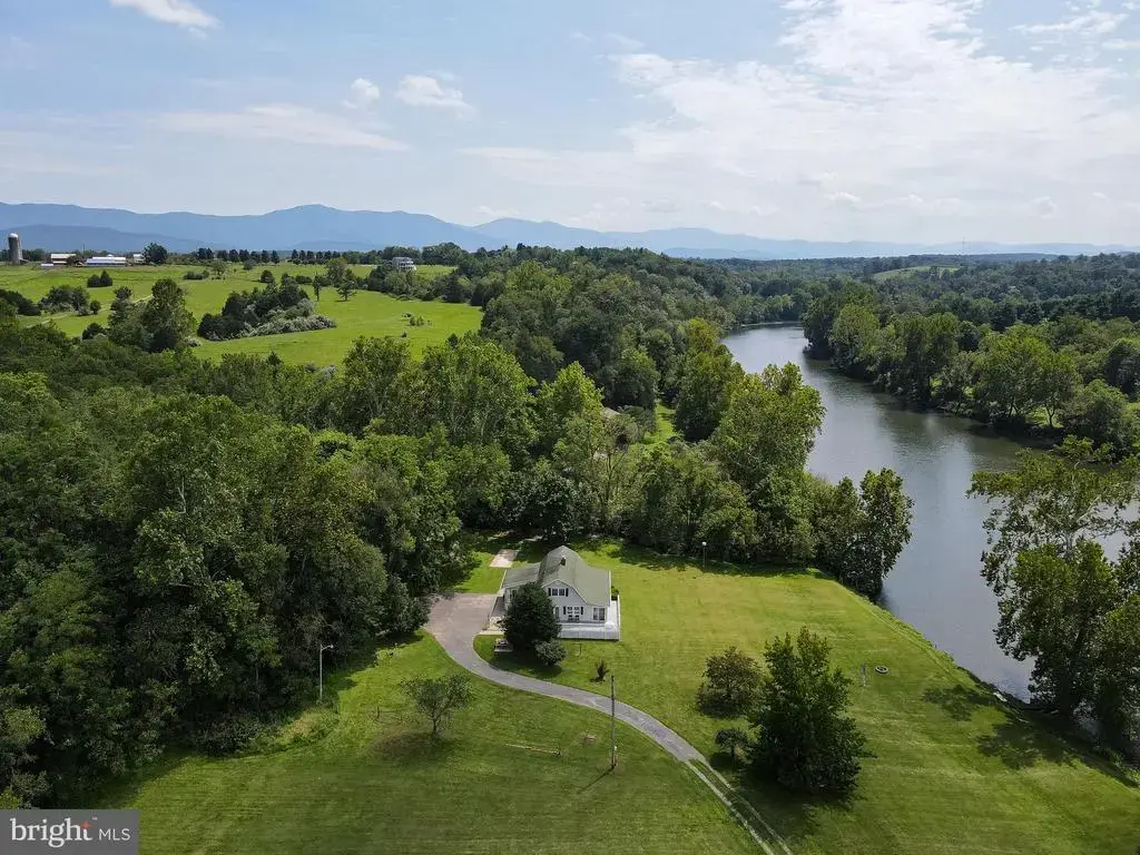 340 Camelot Ct, LURAY