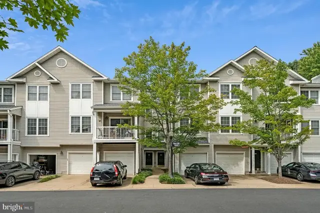 12890 Fair Briar Ln #12890, Fairfax
