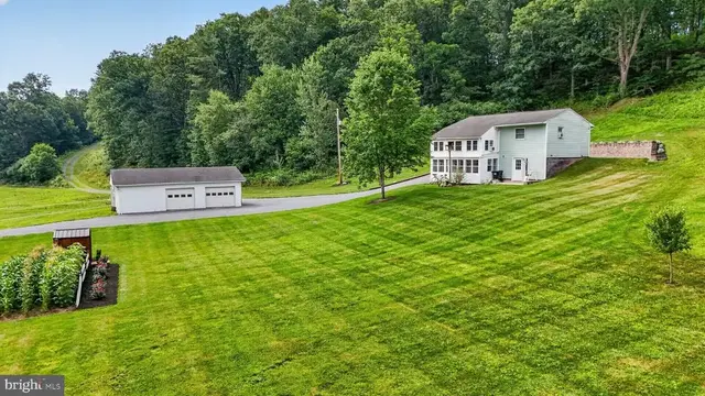 542 Honeymoon Trail Rd, Lykens