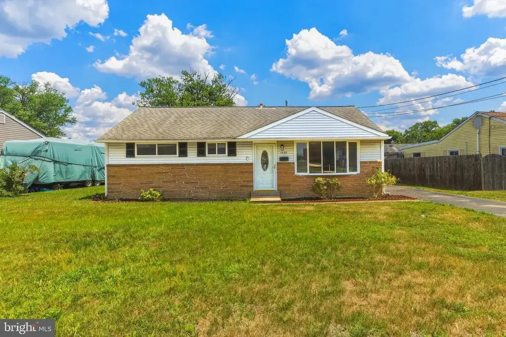 1037 Monmouth Rd, WOODBURY