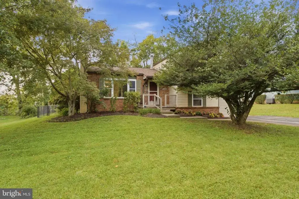 873 Blue Jay Rd, HARRISBURG