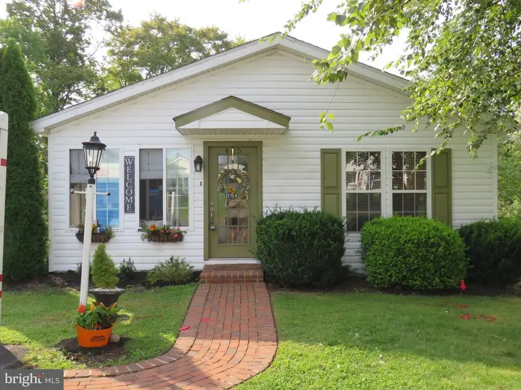 485 Goldenrod Xing W, NEW HOPE