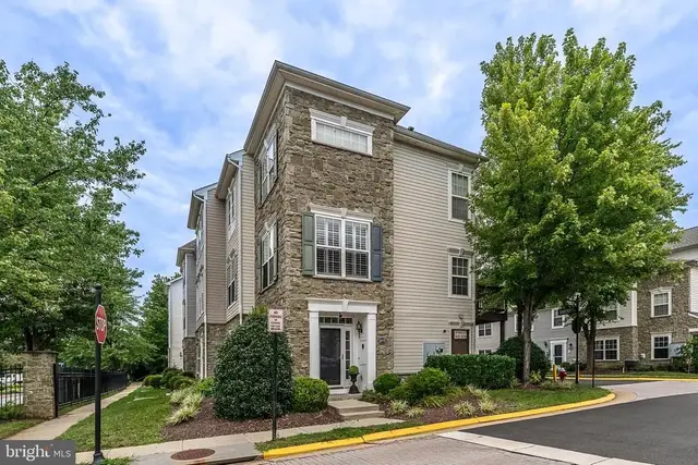 21775 Bancroft Ct, Ashburn