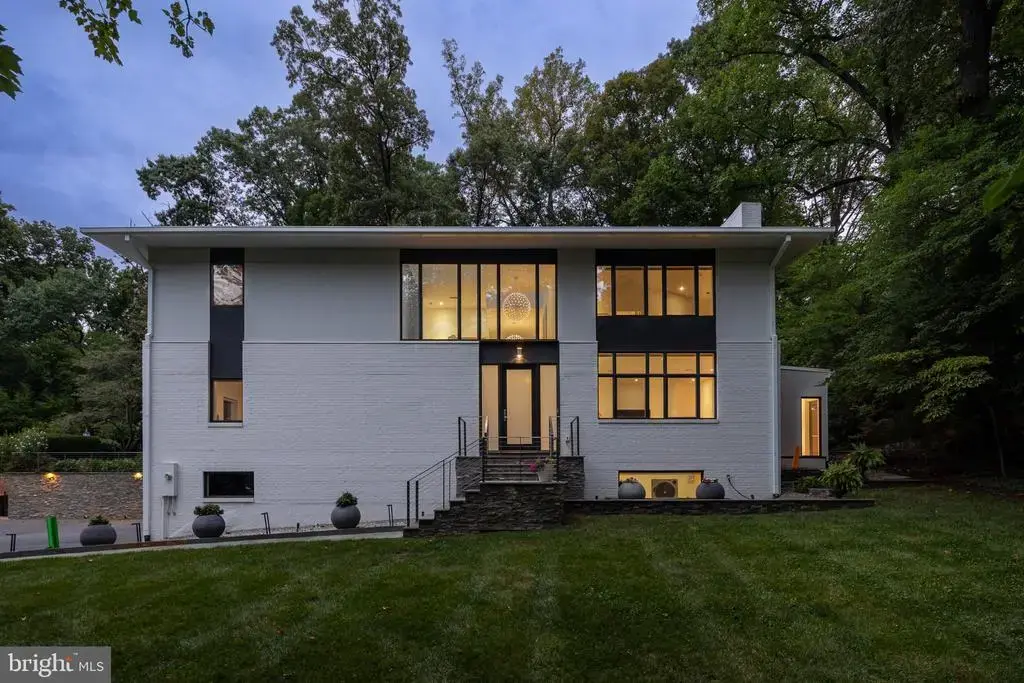 6016 Chesterbrook Rd, MCLEAN
