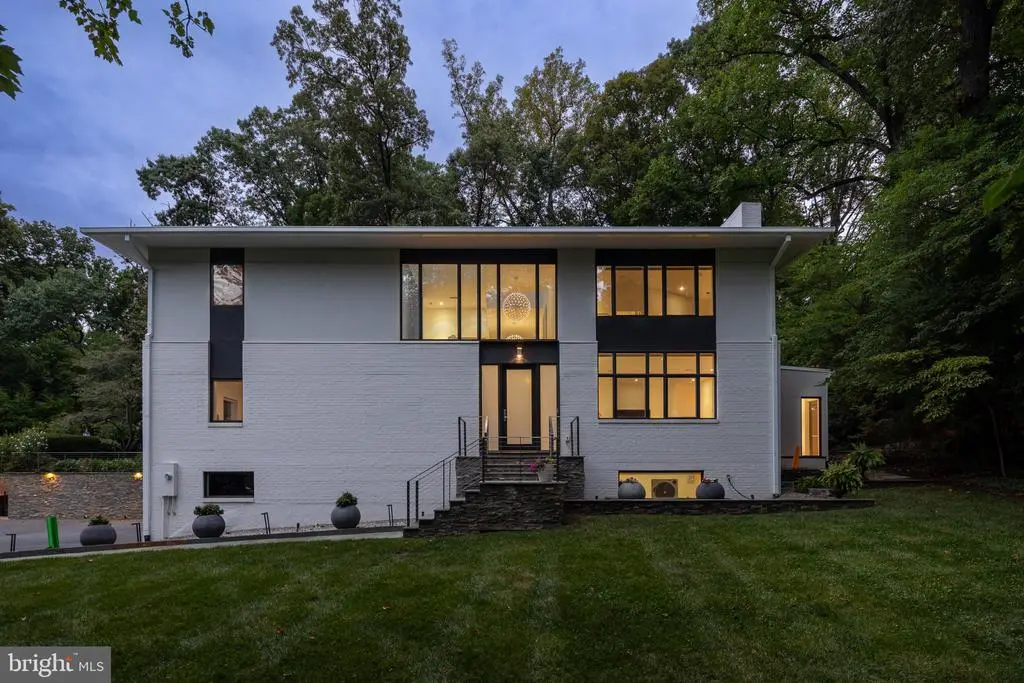 6016 Chesterbrook Rd, MCLEAN