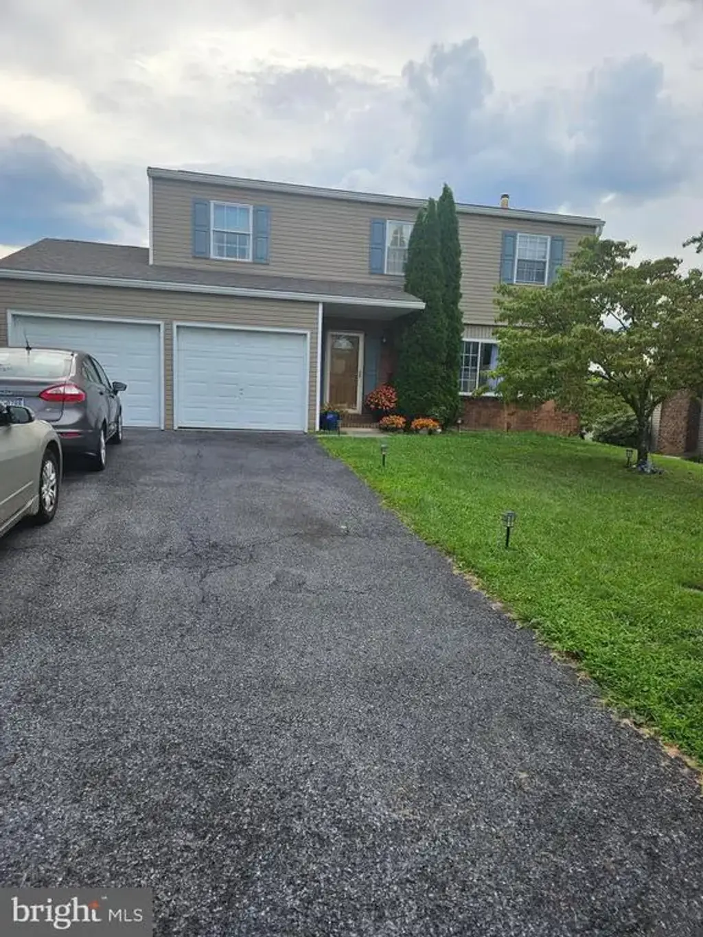 628 Sweetbriar Dr, HARRISBURG