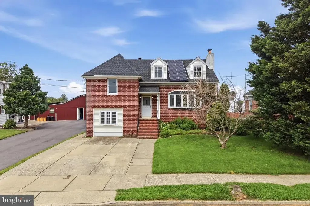 137 Thropp Ave, HAMILTON