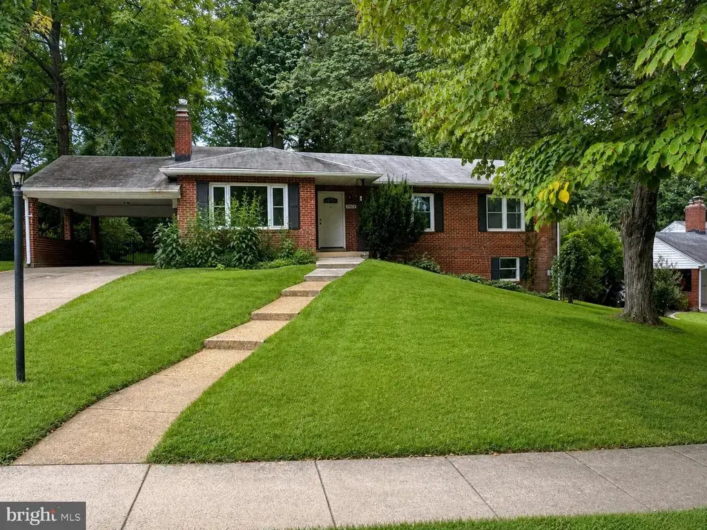 3329 Military Dr, FALLS CHURCH