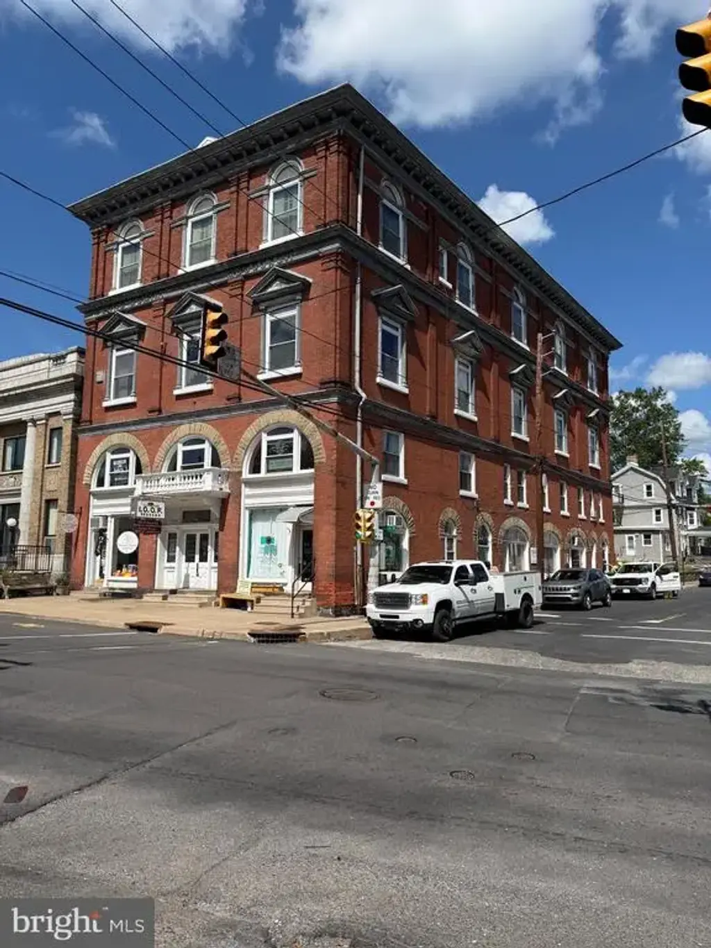 203 N Main St, SELLERSVILLE