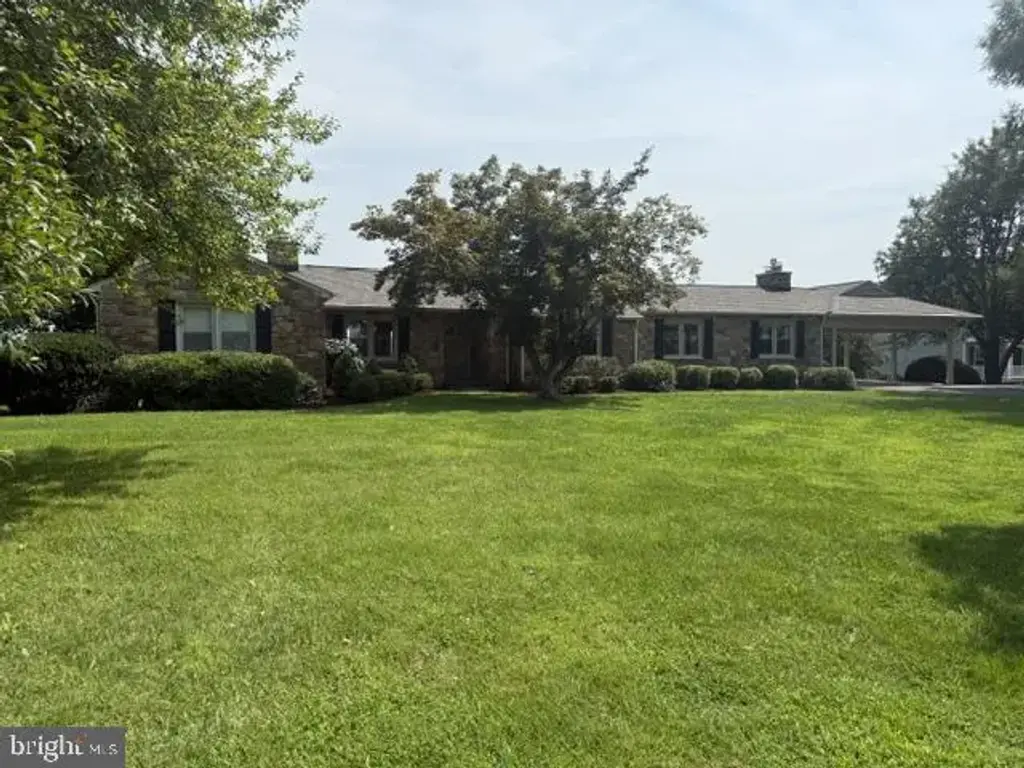 8215 Lees Rd, WARRENTON