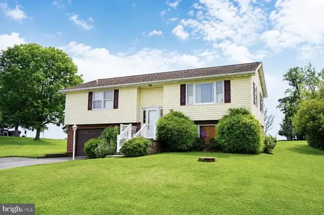 533 Grant Dr, Gettysburg