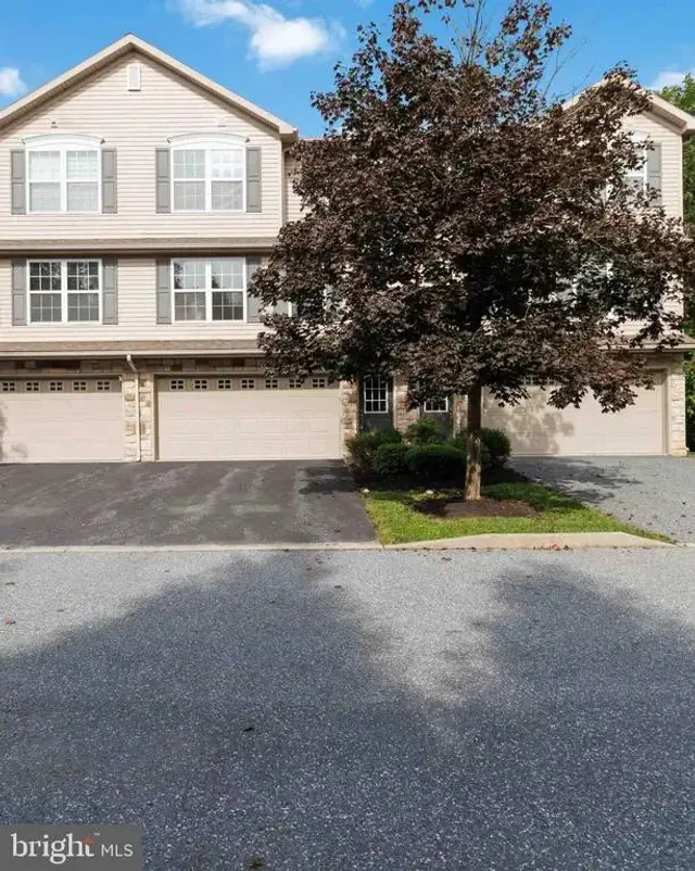 9089 Joyce Ln, Hummelstown