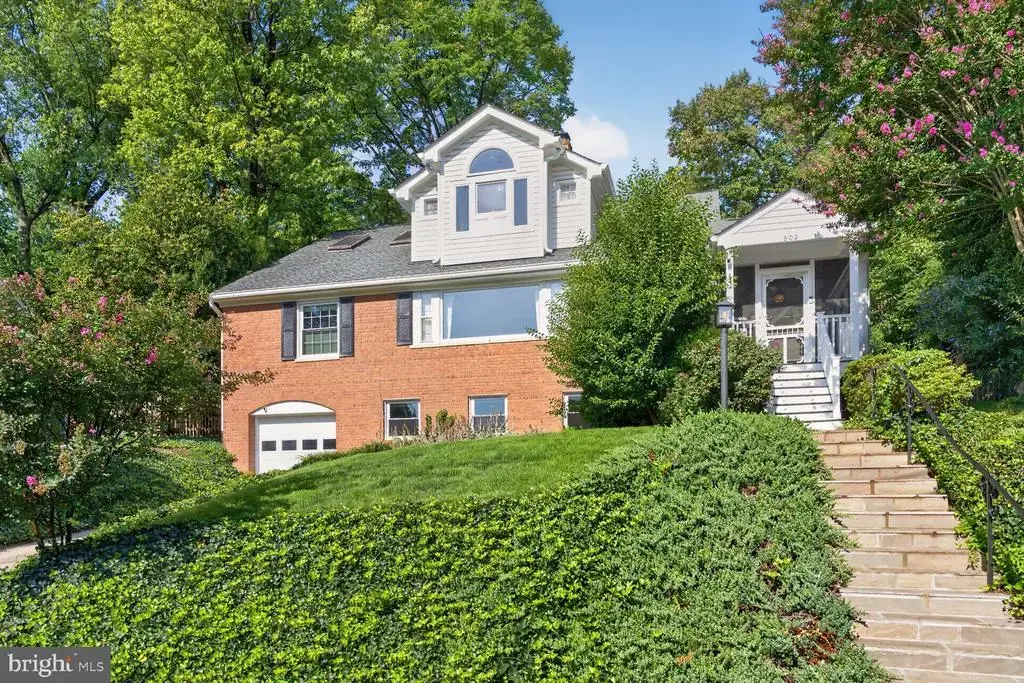 802 Parkway Ter, ALEXANDRIA