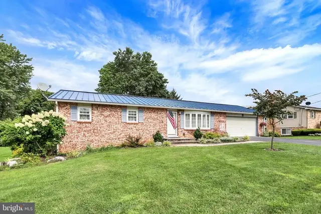 545 Boxwood Ln, Carlisle