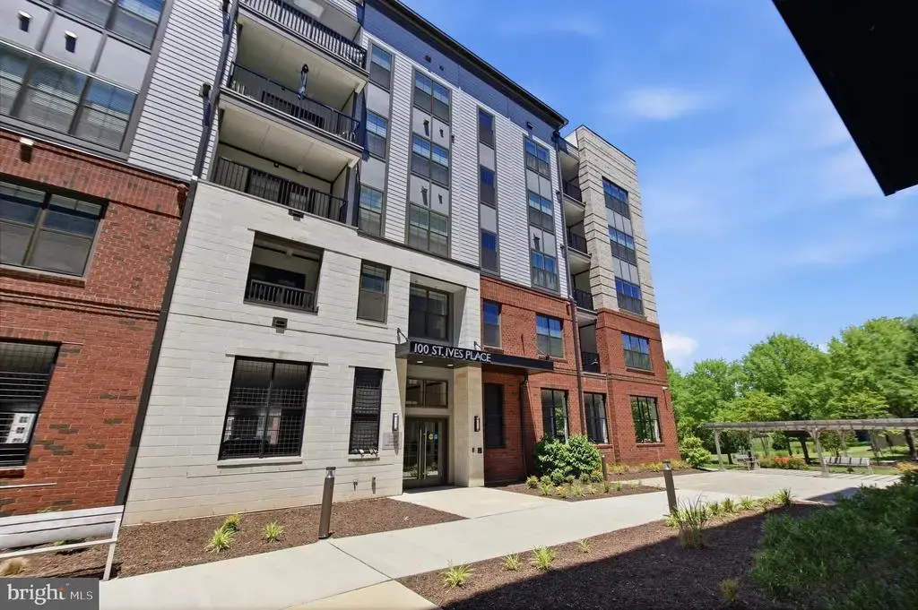 100 Saint Ives Pl #108, OXON HILL