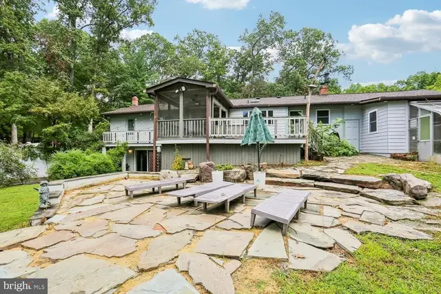 13515 Highland Rd, Clarksville