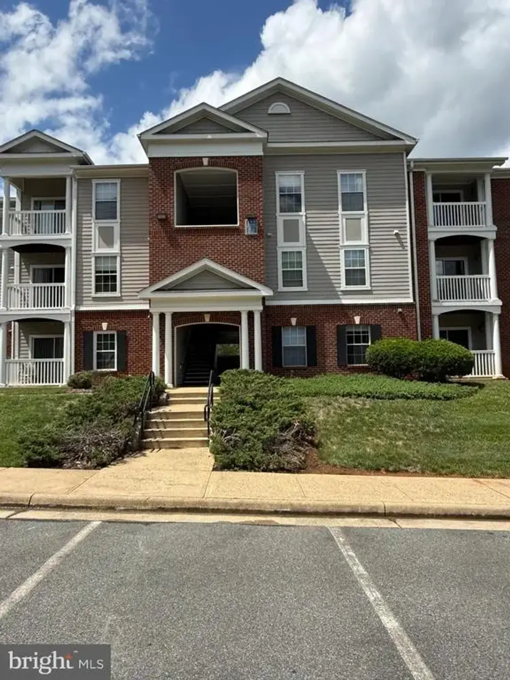 122 Yellowstone Dr #206, CHARLOTTESVILLE