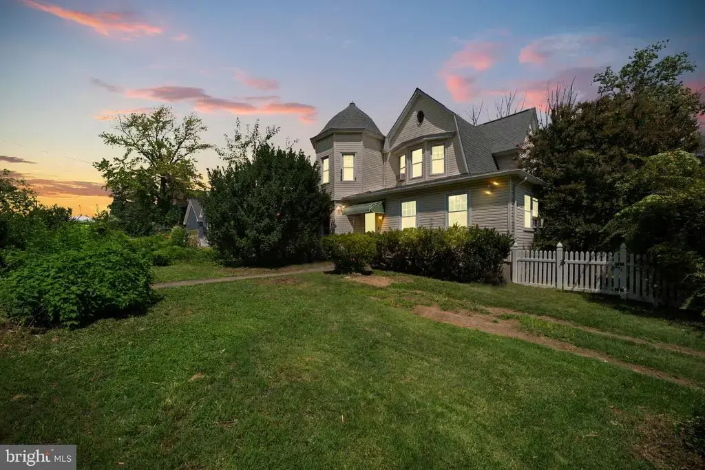 333 Oak Ave, SHARON HILL