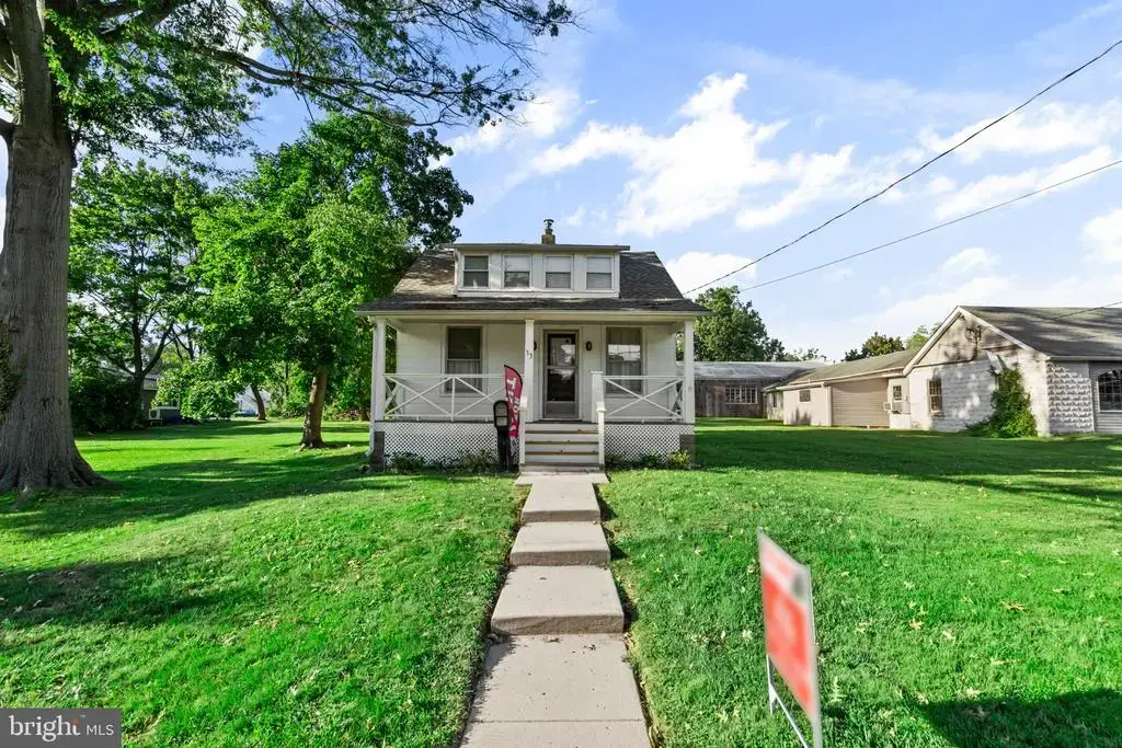 33 Williamson Ave, LEVITTOWN