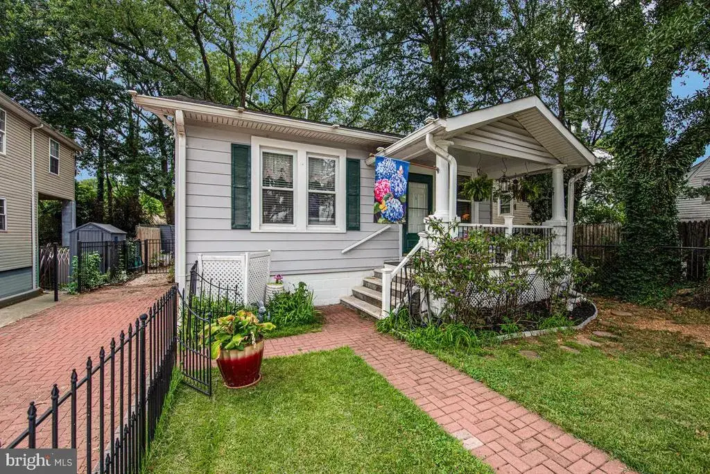 4512 38th Pl, BRENTWOOD