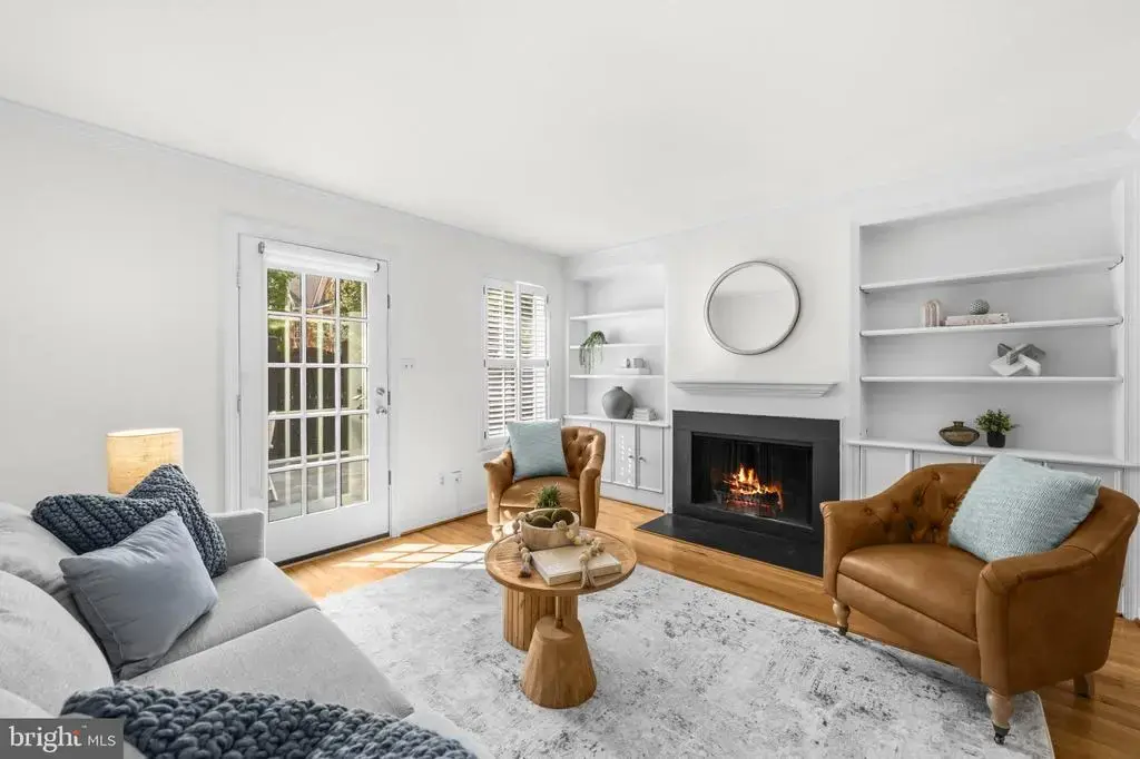 403 Old Town Ct, ALEXANDRIA