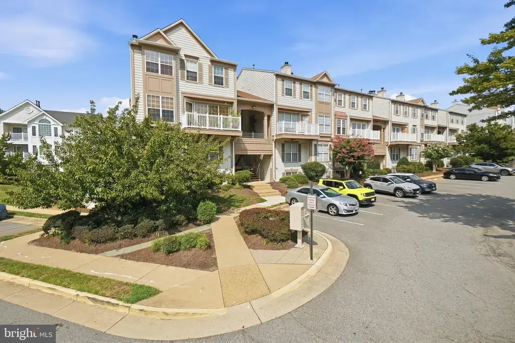 8248 Catbird Cir #101, LORTON
