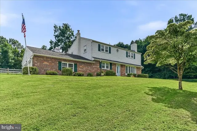 1344 Sherwood Dr, West Chester