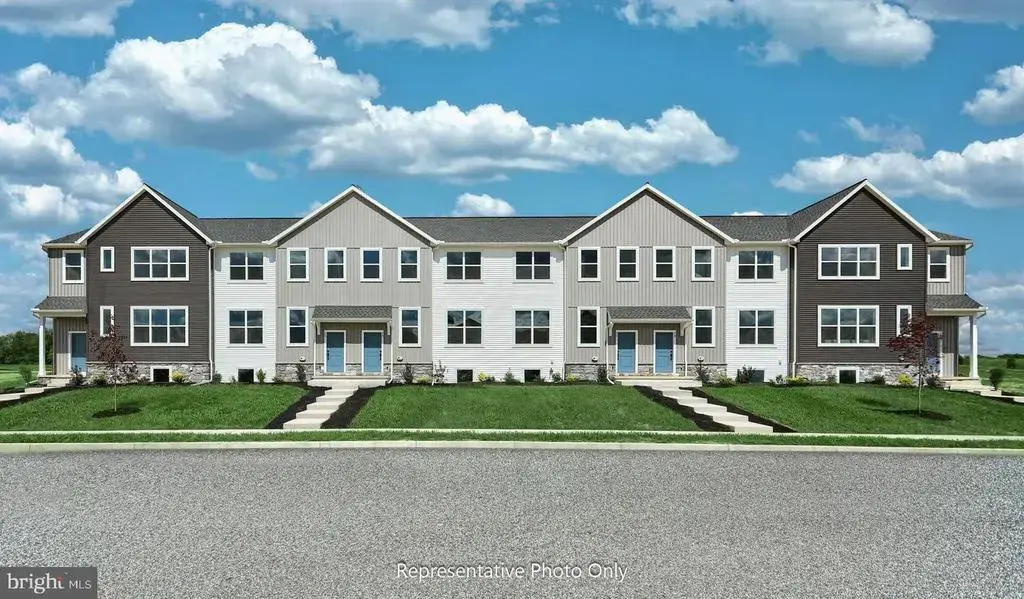 24 N Conifer Dr, ELIZABETHTOWN
