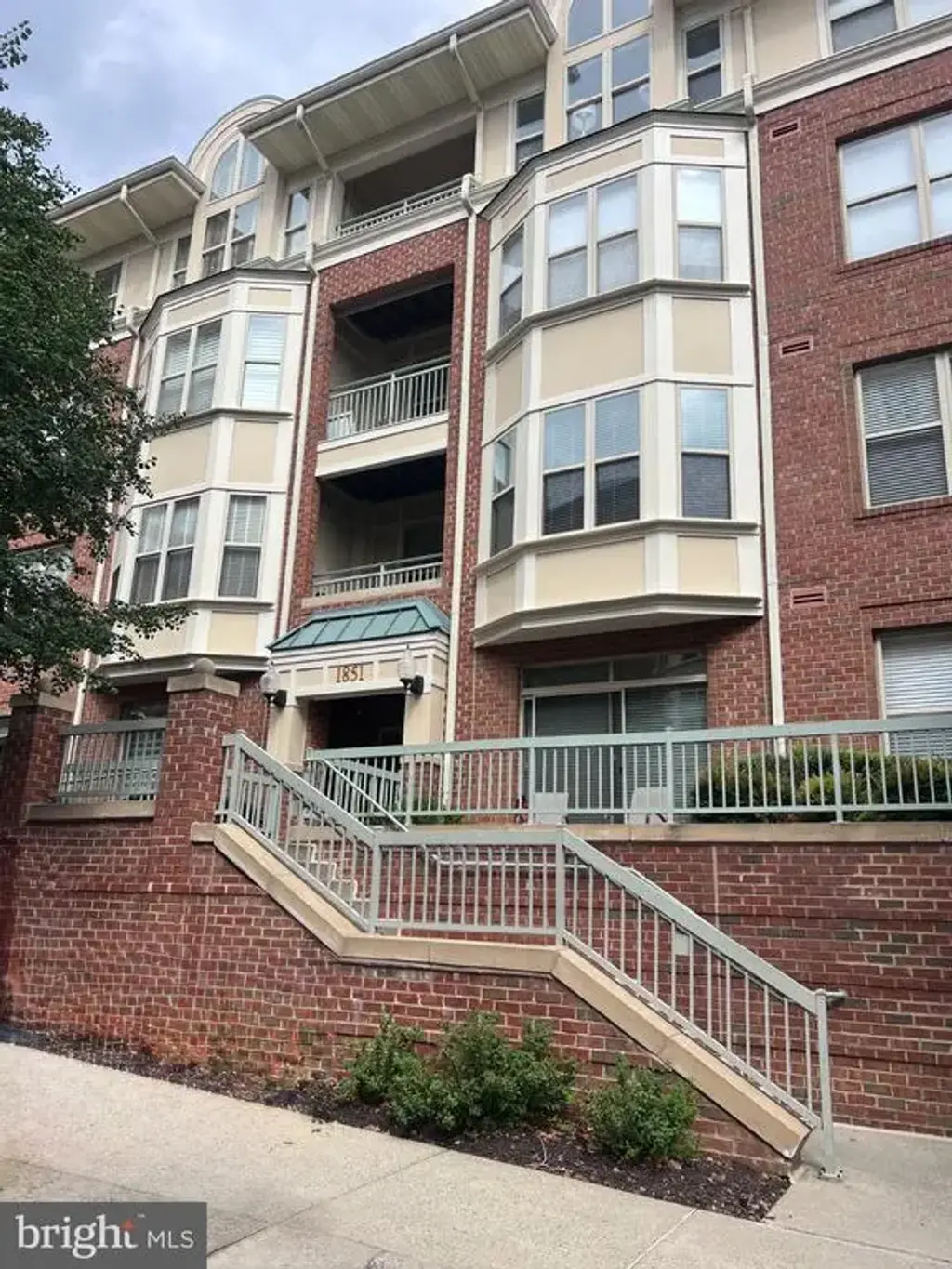 1851 Stratford Park Pl #401, RESTON
