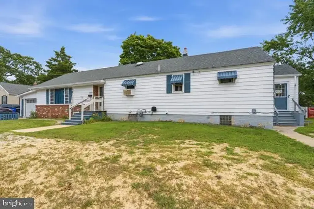 802 E Vine St E, MILLVILLE