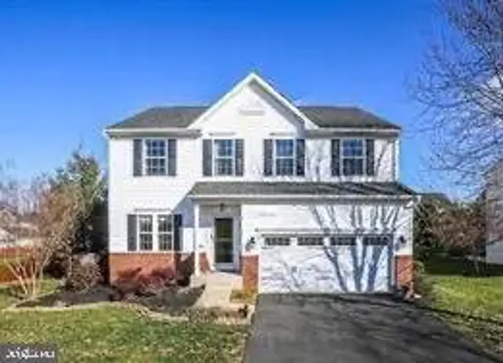 22 Town Center Dr, LOVETTSVILLE