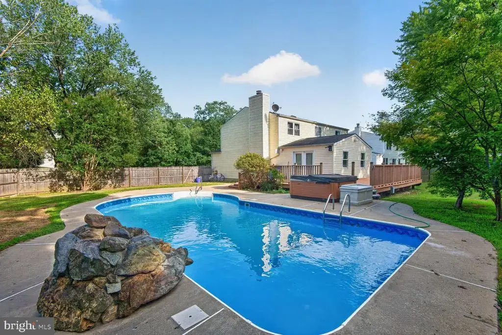 17316 Amity Dr, GAITHERSBURG