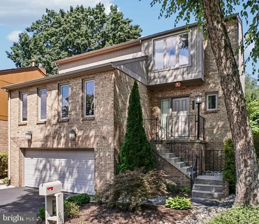 9938 Great Oaks Way, FAIRFAX