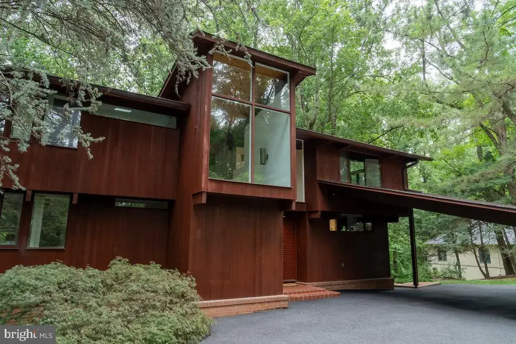 1330 Potomac School Rd, MCLEAN