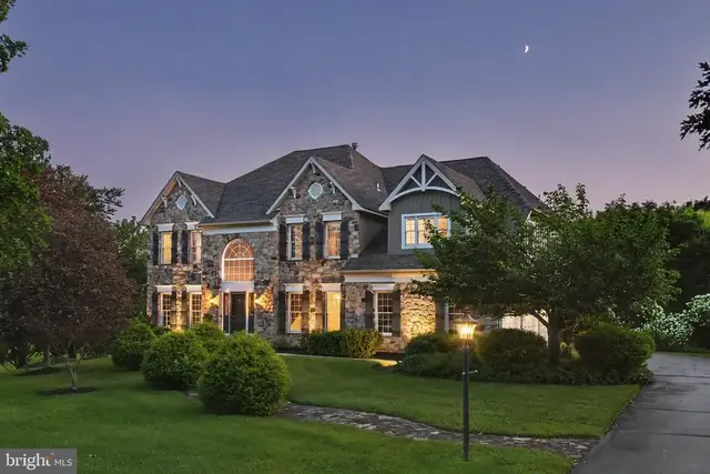 9 Sunrise Dr, Doylestown