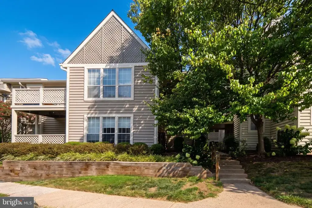 7660 Willow Point Dr, FALLS CHURCH