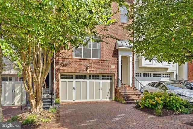 6734 Darrells Grant Pl, Falls Church