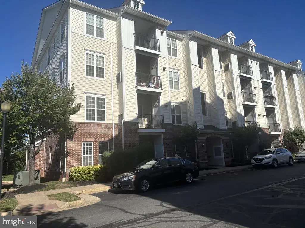 21197 Mcfadden Sq #101, STERLING