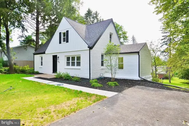 800 Thompson St, Lemont
