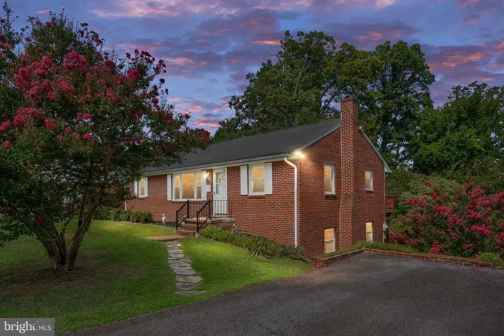 223 Hillcrest Dr, FREDERICKSBURG