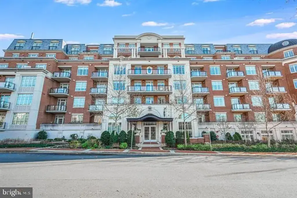 6900 Fleetwood Rd #201, MCLEAN