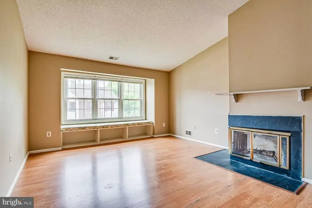 24 Chamberlin Ct, LAWRENCE TWP