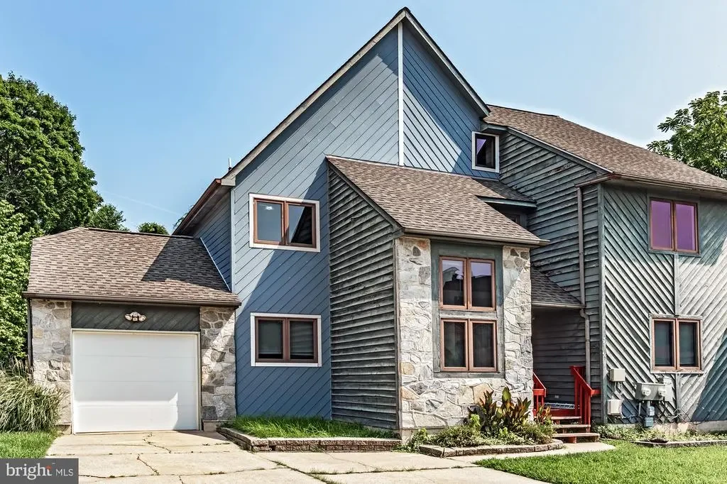 35 Foxtail Ct, NEWARK