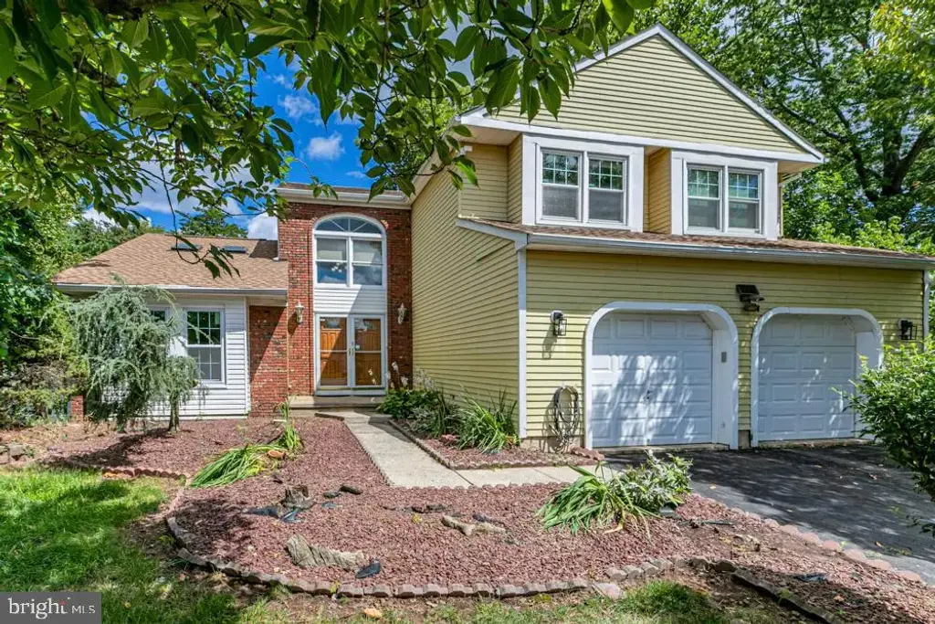 9 Chipwood Ln, NORTH BRUNSWICK